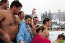 На "Буковелі" відбувся третій фестиваль моржів