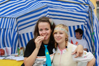 Стажерка з Хорватії Андреа (зліва) та Лєра з Росії (справа)